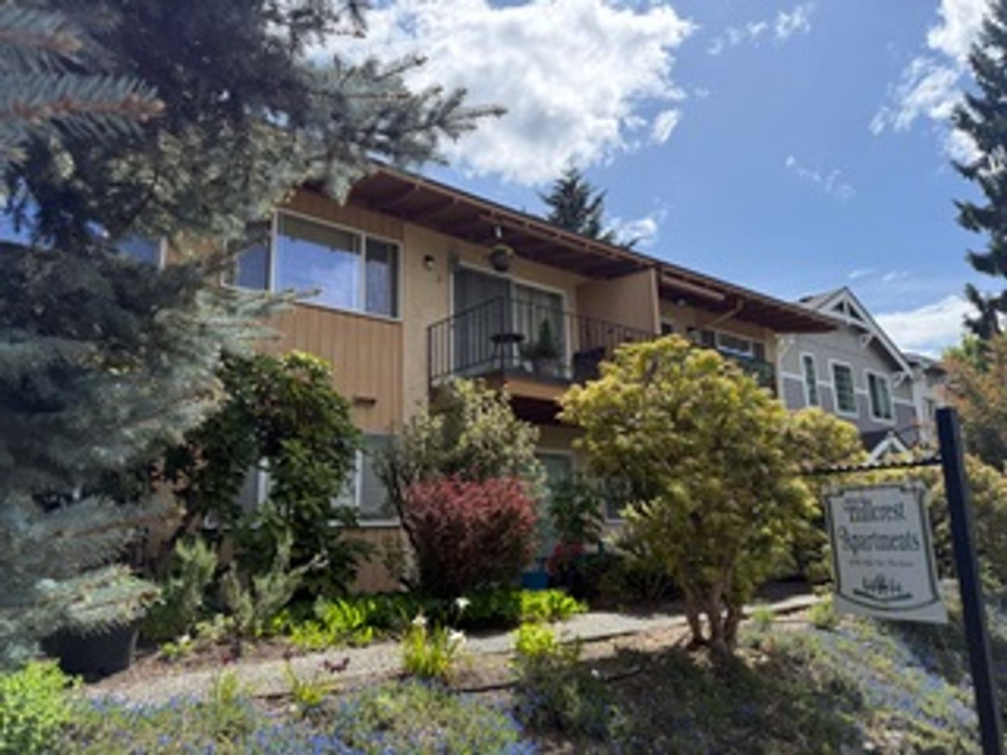 Bothell Apartment: 18700 101st Ave NE