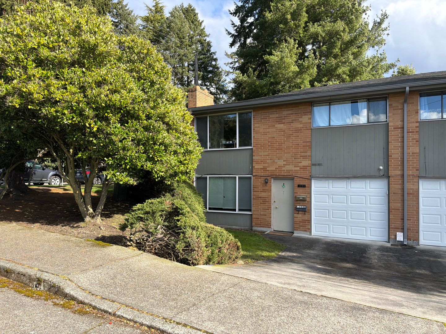 Seattle Apartment: 9754 Ashworth Ave N.