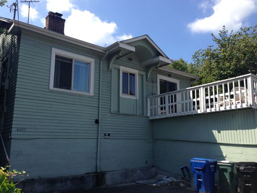 Nice 6 bed/2baths-2 kitchens and 2 set washer/dryer house for rent. – photo 1