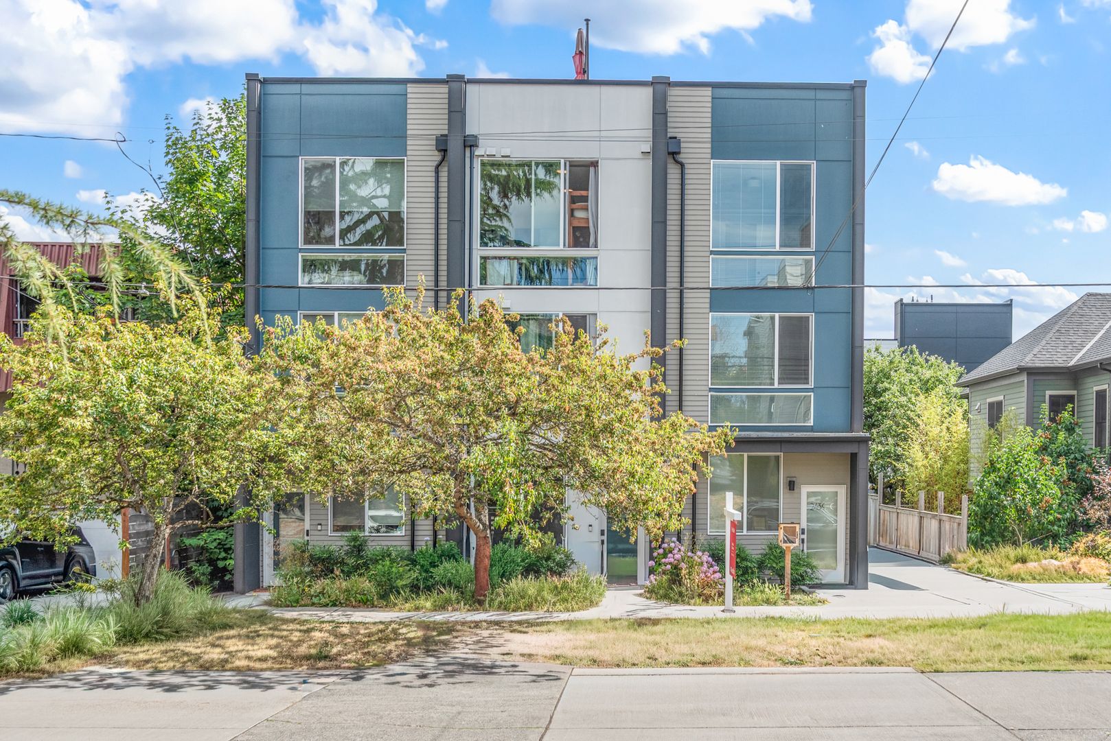 Seattle Townhome: 2439C NW 61st St