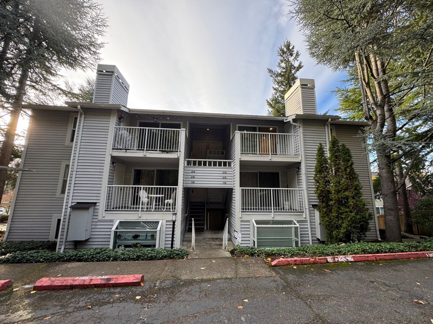 Bellevue Condo: 4106 Factoria Blvd SE #115