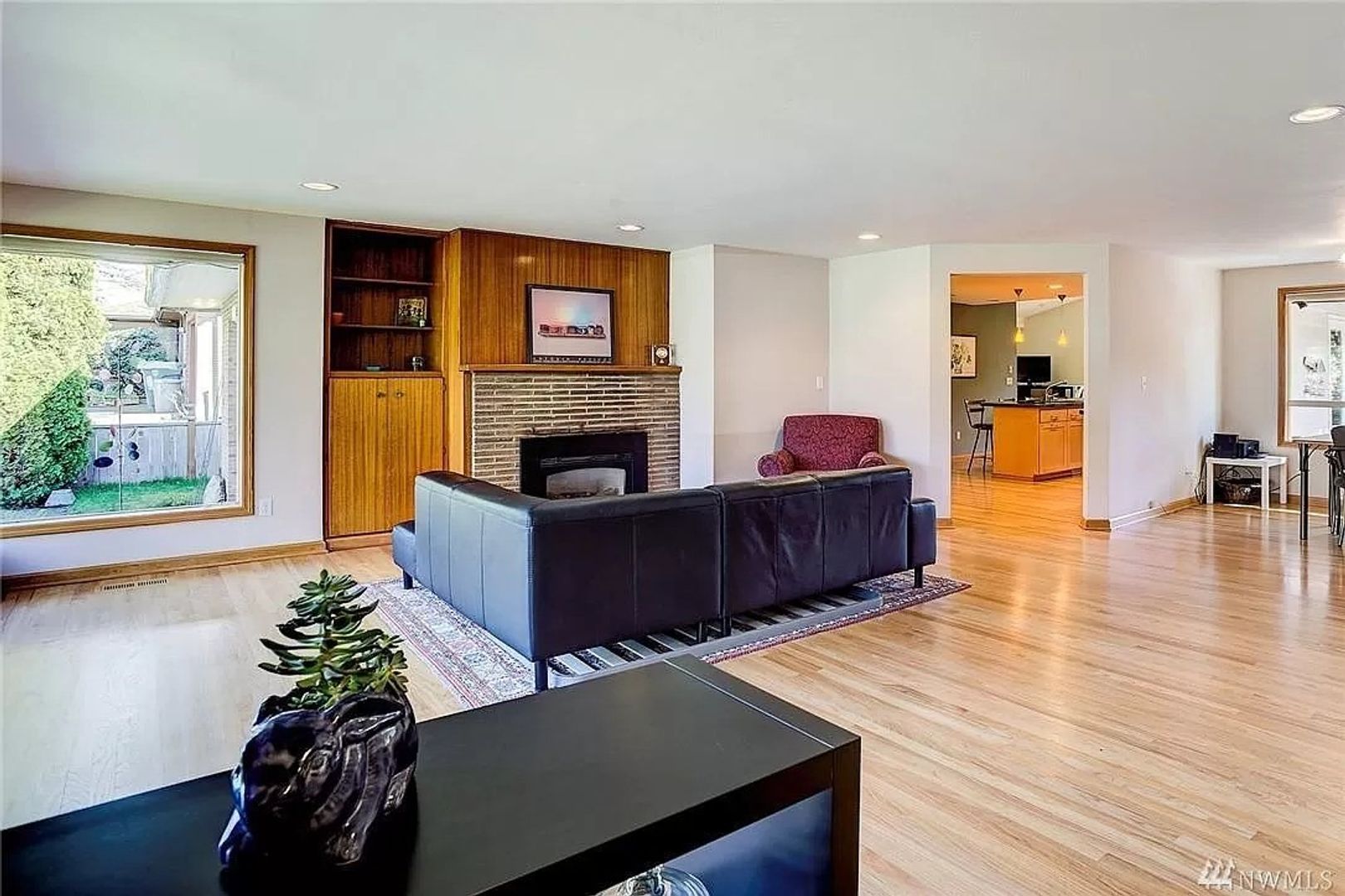 Edmonds House: 8630 Holly Ln