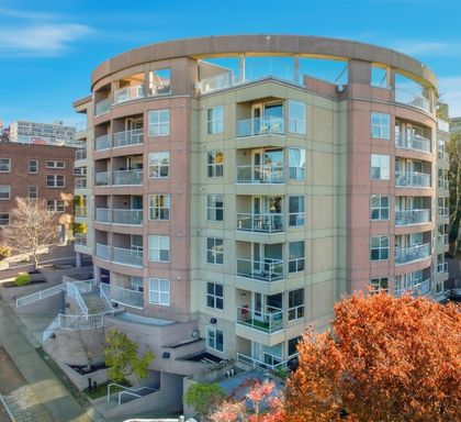 Bright 6th Floor Capitol Hill Condo | Parking Included | 2 Weeks Free – photo 1
