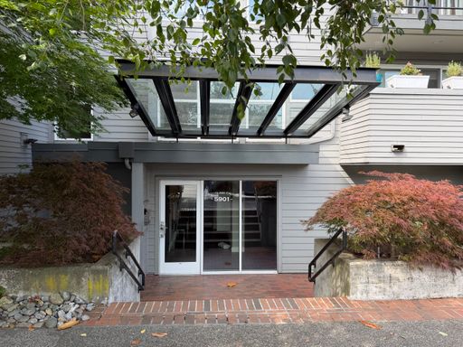 Charming 2-Beds, 2-Baths Condo in Phinney Ridge – photo 1