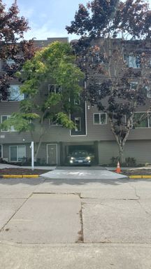 Desirable 1 bedroom 3rd floor corner unit with bright windows and natural light in a desirable Fremont location – photo 1