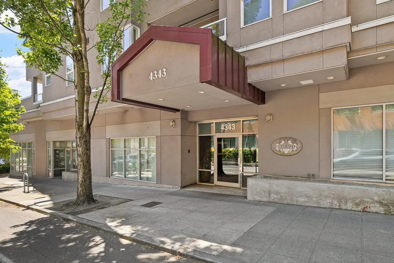 Seattle Condo: 4343 Roosevelt Way NE, #304