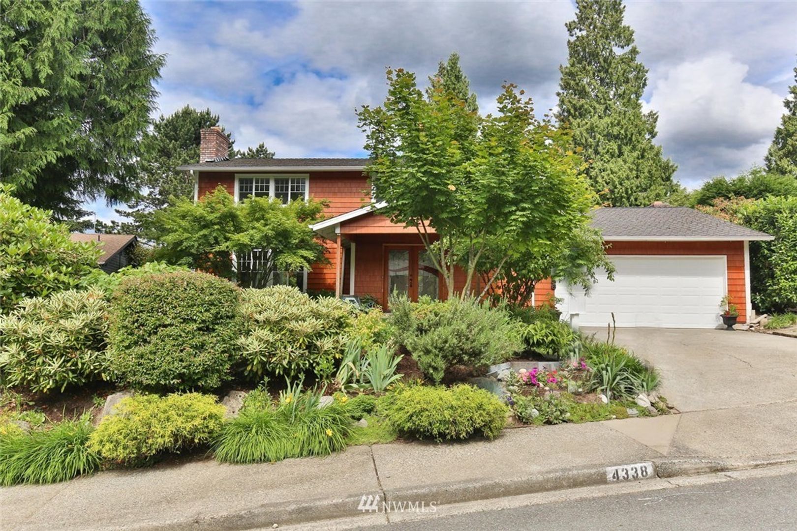 Bellevue House: 4338 157TH AVE SE