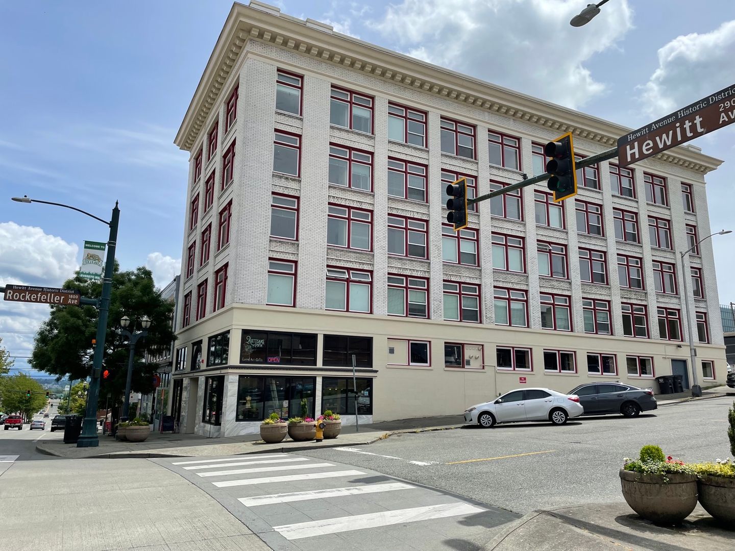 Everett Apartment: 1804 Hewitt Ave