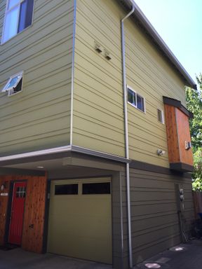 Nice 2-bed, 2.5-bath townhouse in Seattle for rent! – photo 1