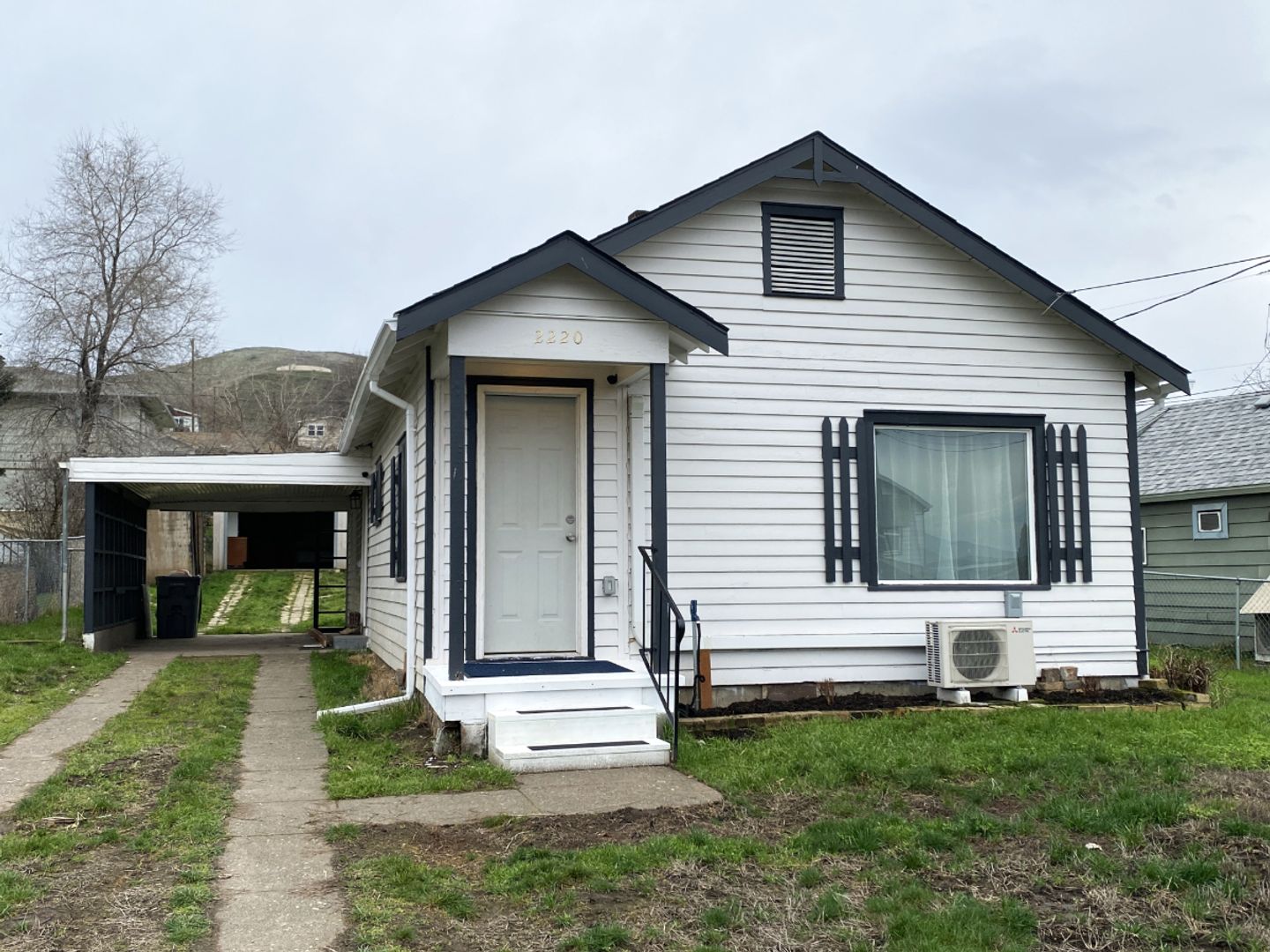 The Dalles House: 2220 E 12th St