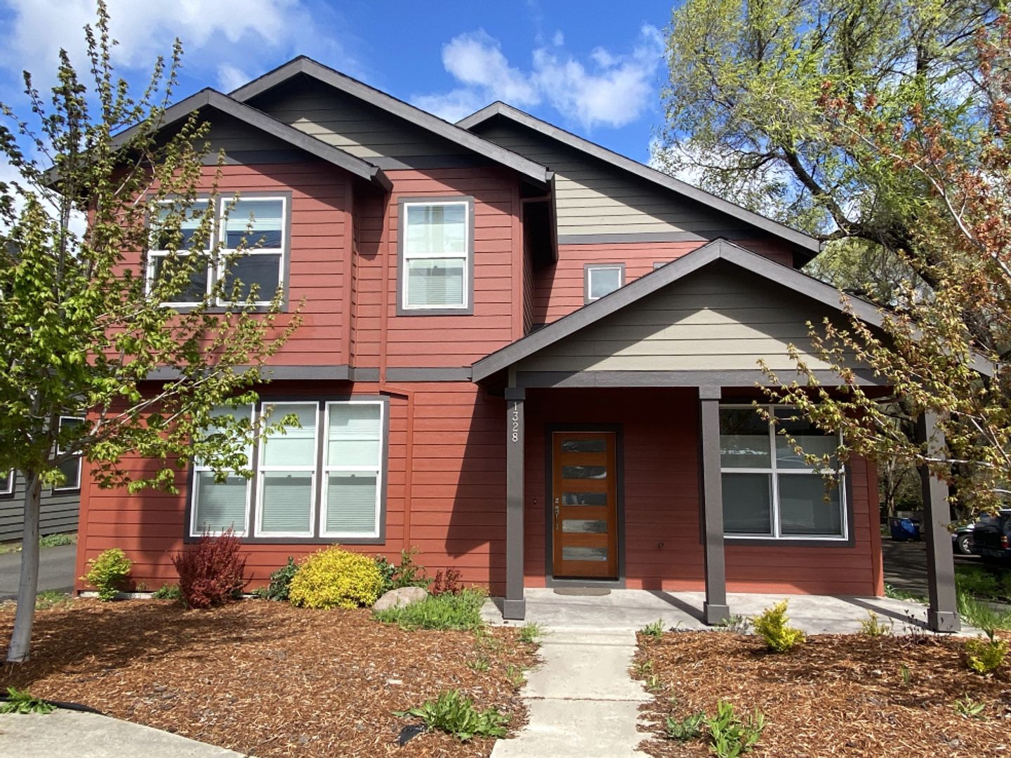 Hood River House: 1328 Wasco St.