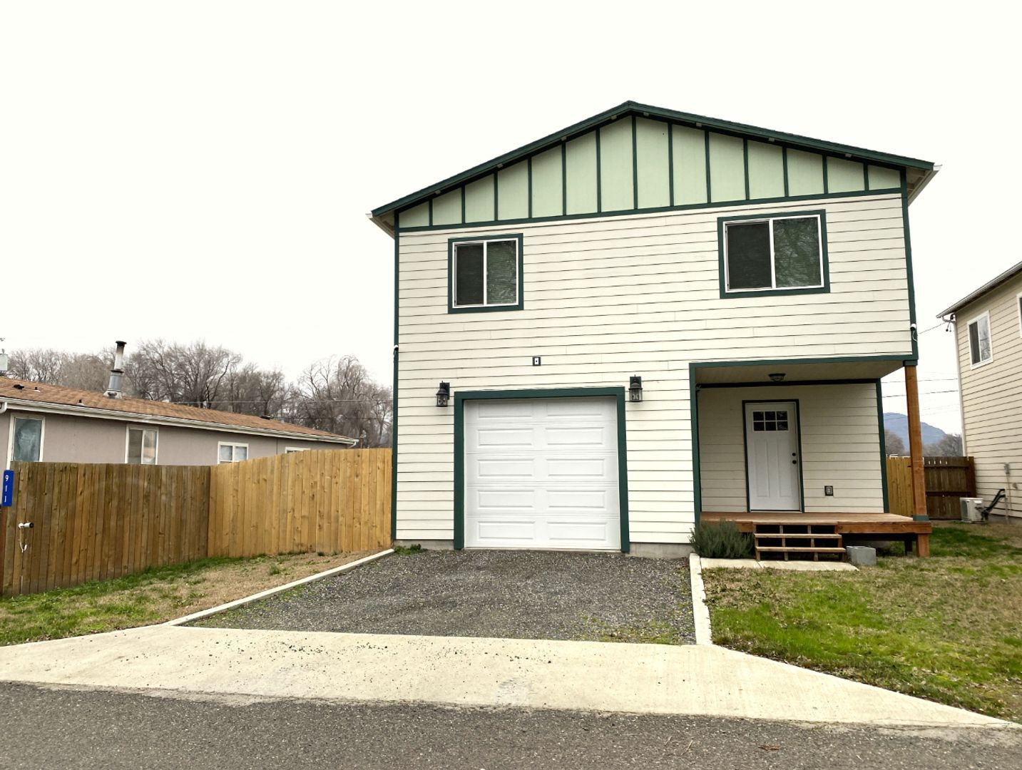 Dallesport House: 911 Poplar Dr