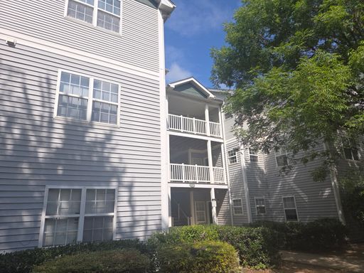 4 bed 4 bath condo at University Woods. Individual rooms for rent with shared common area. Application fee credited back to full first month's rent!