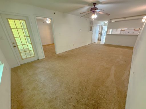Top floor 4 bed 4 bath condo! On Wolfline, perfect for roommates! – photo 1