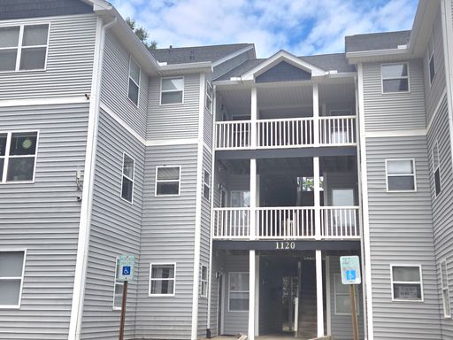 4 bed 4 bath condo at University Oaks with individual room rentals. $250 off your first full month's rent!