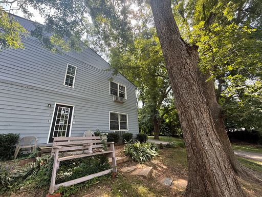One Bedroom Apartment Located in the Center of it all! – photo 1