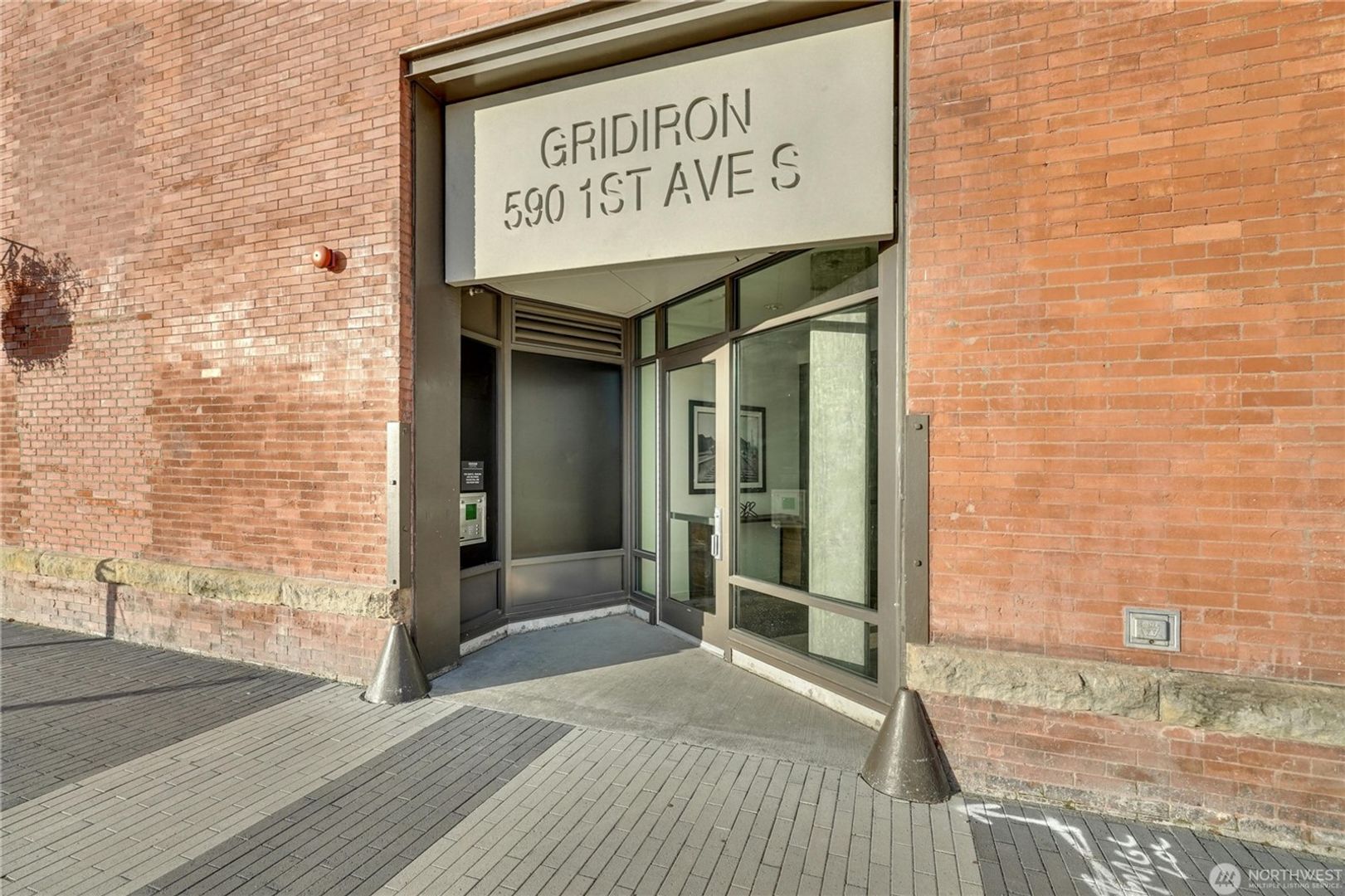 Seattle Condo: 590 1st Avenue S #512