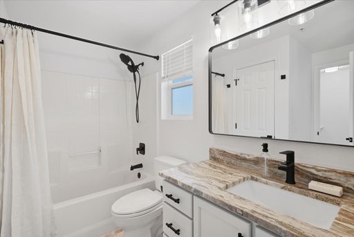 Listing photo thumbnail