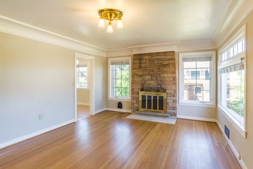 Listing photo thumbnail