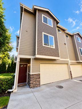  978 Edmonds Avenue NE #F, Renton, WA 98056