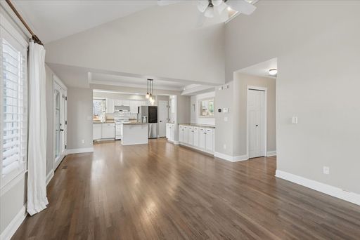 Listing photo thumbnail