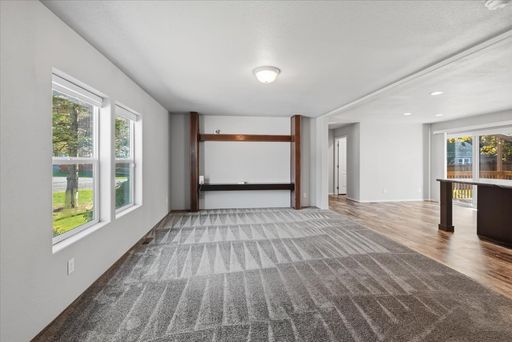 Listing photo thumbnail