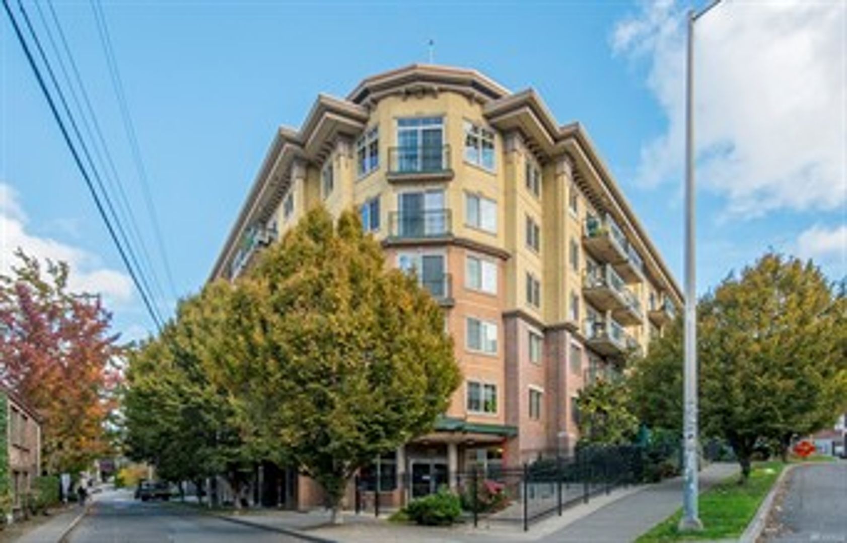 Seattle Condo: 700 E Denny Way #202