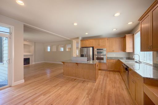 Listing photo thumbnail
