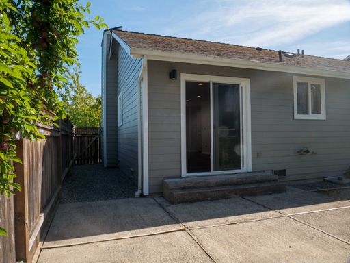 Listing photo thumbnail