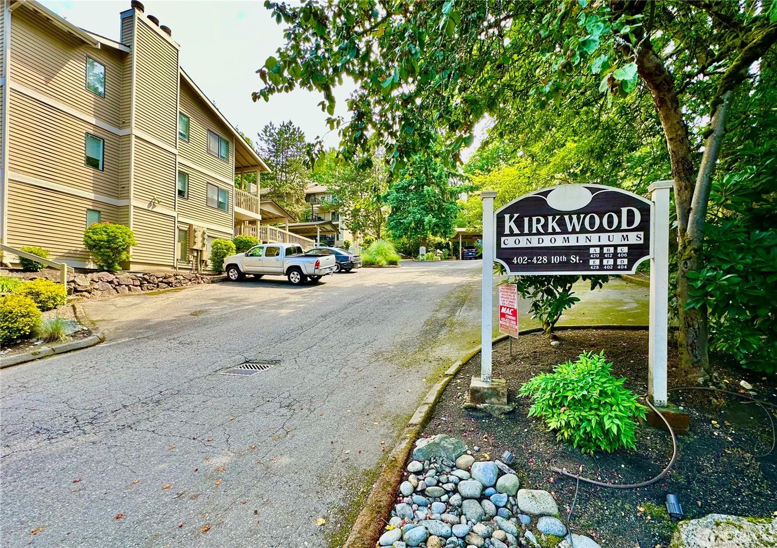 Kirkland Condo: 406 10th St #C201
