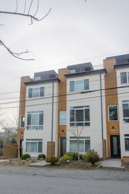 Listing photo thumbnail