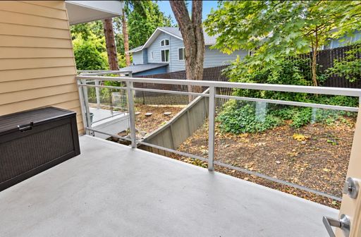 Listing photo thumbnail
