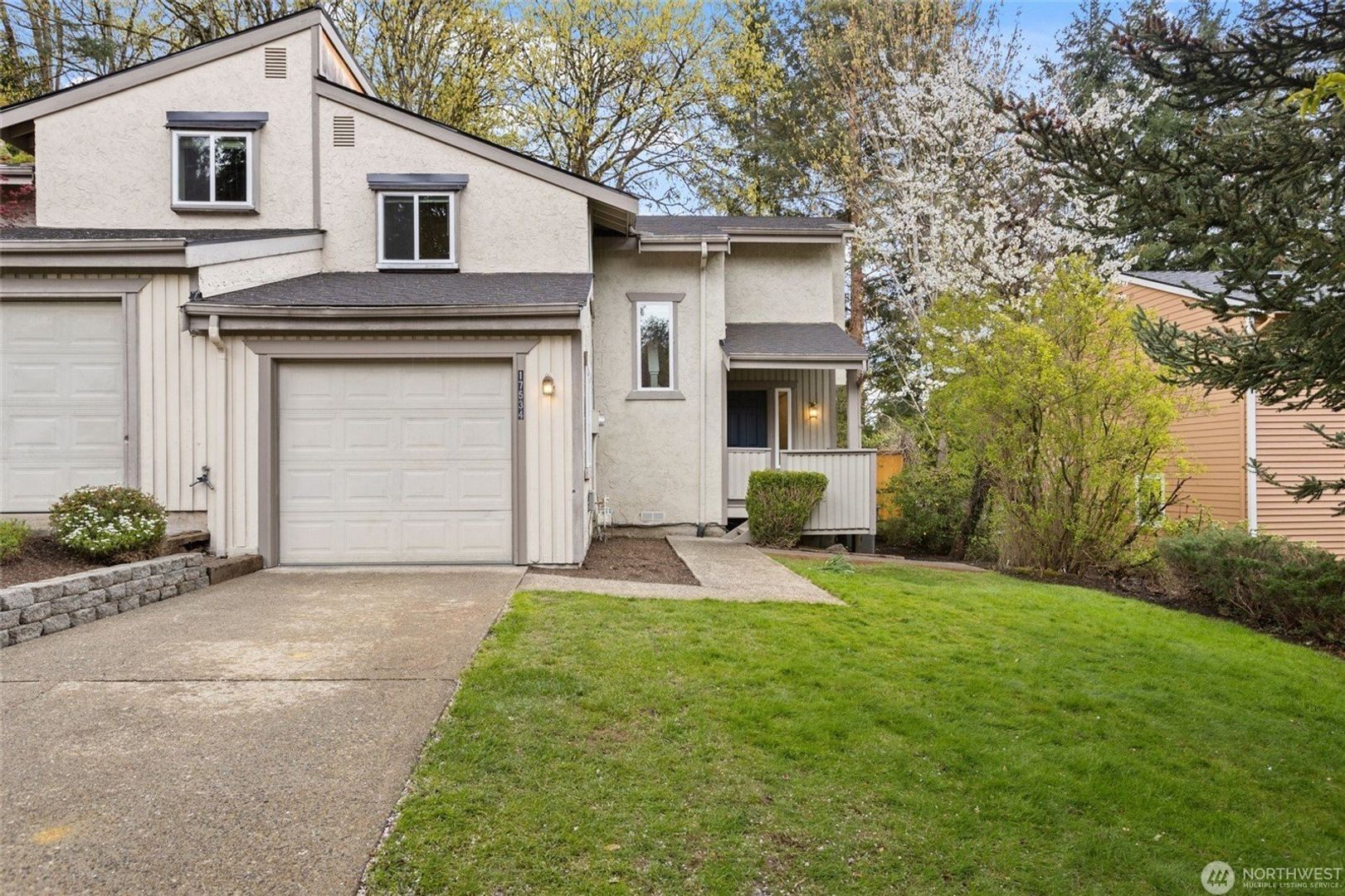 Redmond Condo: 17534 NE 88th Place