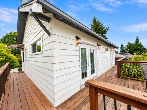 Listing photo thumbnail