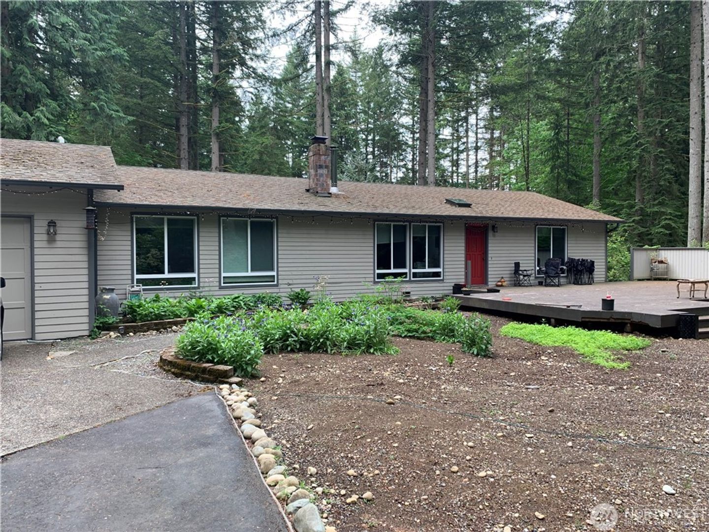 Redmond House: 23121 NE 47th St