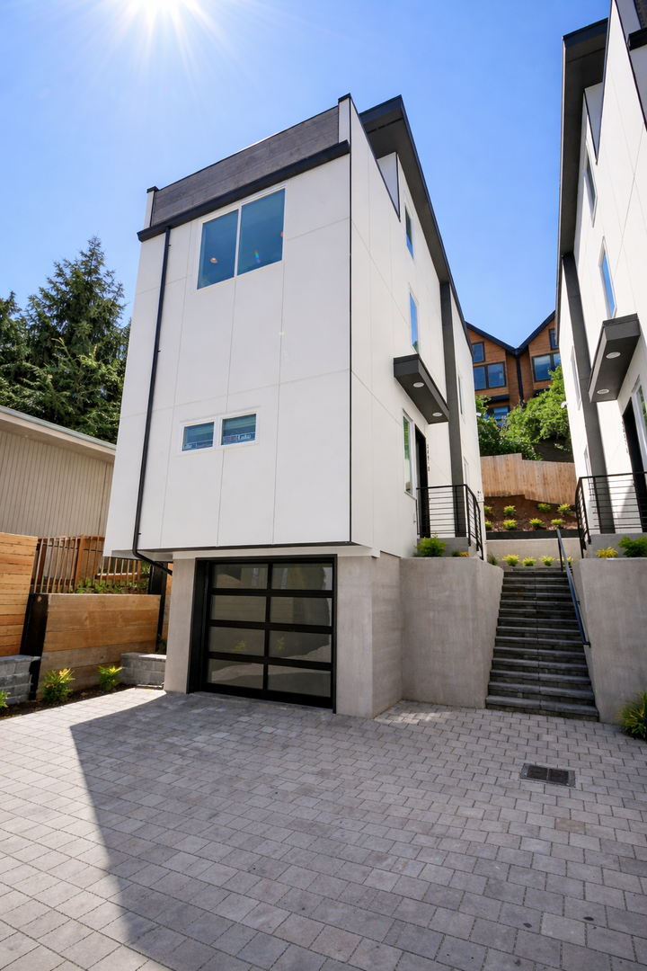 Seattle Townhome: 3447 22nd Avenue W #B