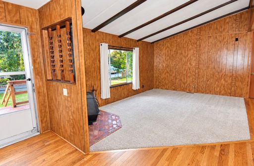 Listing photo thumbnail