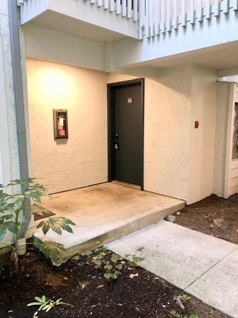 Kenmore Condo: 6700 NE 182nd Street #A104