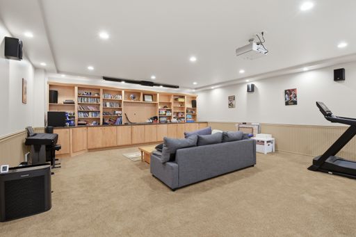 Listing photo thumbnail