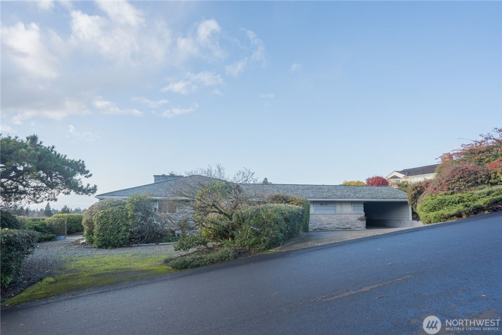 Bellevue House: 909 95th Ave NE