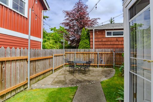 Listing photo thumbnail