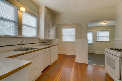 Listing photo thumbnail