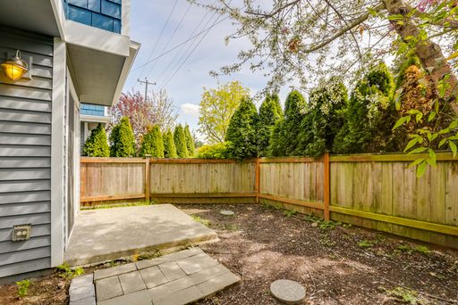 Listing photo thumbnail