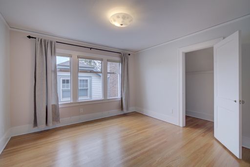 Listing photo thumbnail