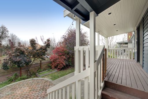 Listing photo thumbnail