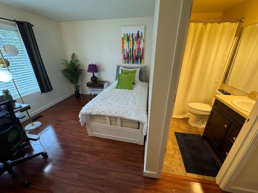 Listing photo thumbnail