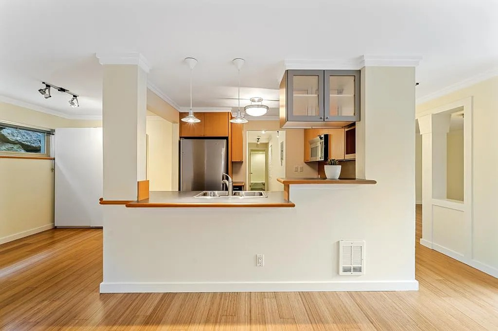 Seattle Condo: 732 11th Ave E #101