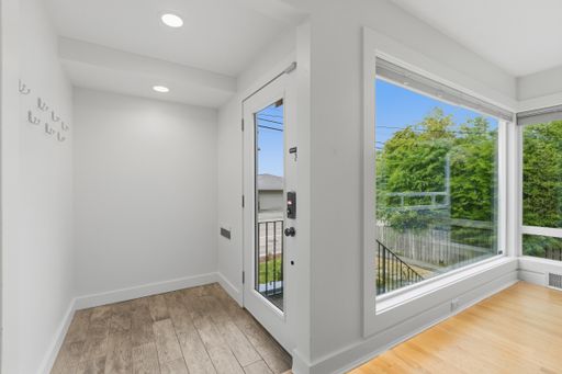 Listing photo thumbnail
