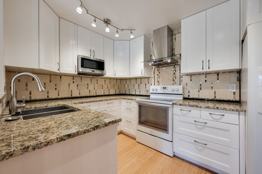 Listing photo thumbnail