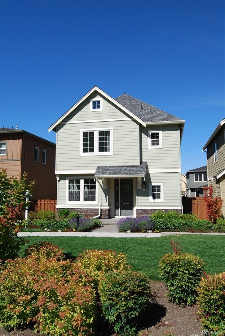 Issaquah House: 1596 NE Falls Dr